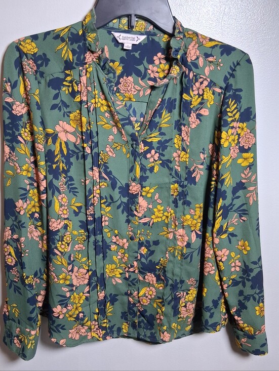 Nanette Lepore Tops - Nanette Lepore Green Floral Pintuck Pleated Blouse Ruffle Neck Long Sleeve